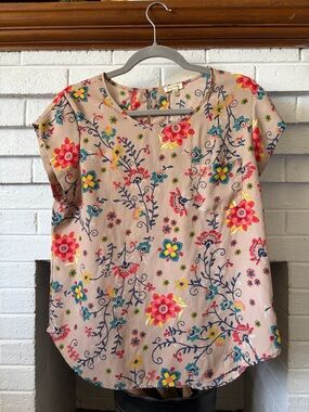 Lily White Beige Floral Short Sleeve Blouse
